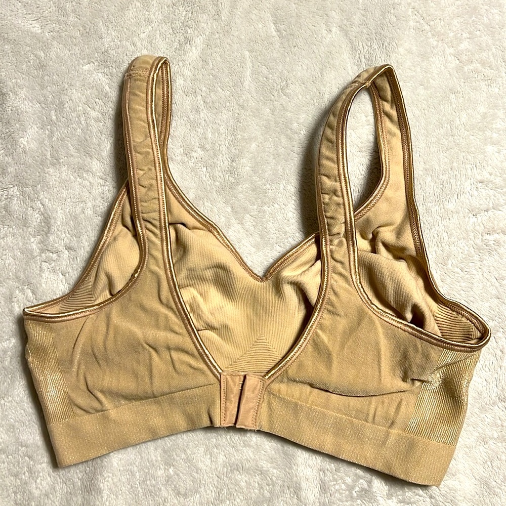 Beige Everyday T-Shirt Bra. Size M. 95%Nylon, 5% Spandex. Very Stretchable. NWOT - Picture 4 of 6